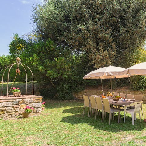 Dine on Tuscan delicacies in the delightful garden