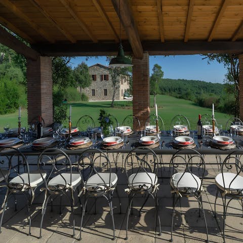 Enjoy a banquet in the sunshine after a day spent relaxing