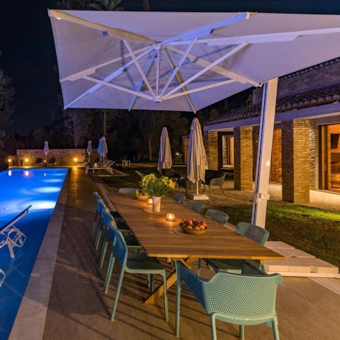 Tuck into alfresco dinners by the illuminated pool