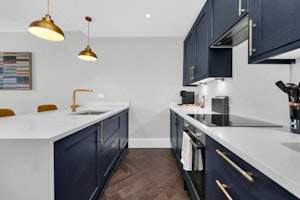 East London Retreat image 13