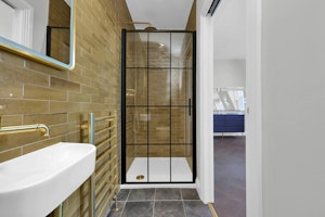 East London Retreat image 9