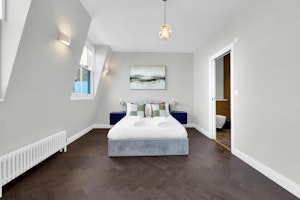 East London Retreat image 7