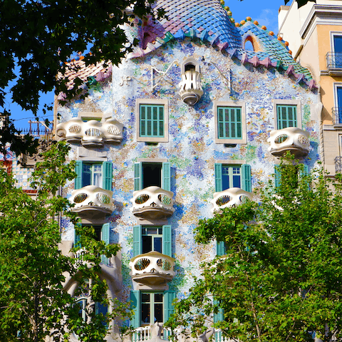 Take an eight-minute walk to Casa Batlló and admire its colourful exterior