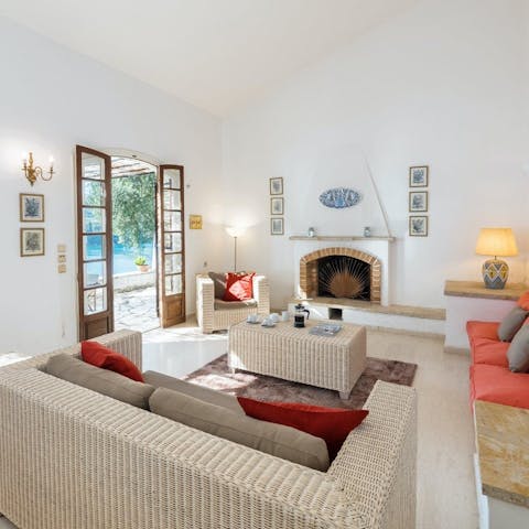 Unwind in the sunny living room – a vision of traditional Corfu