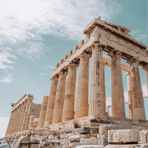 Explore Athen's archaeological marvels with ease – the Acropolis is a fifteen-minute walk away