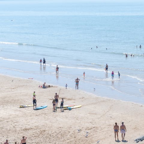Put on your sunhat and take the two-minute walk to Saundersfoot Beach