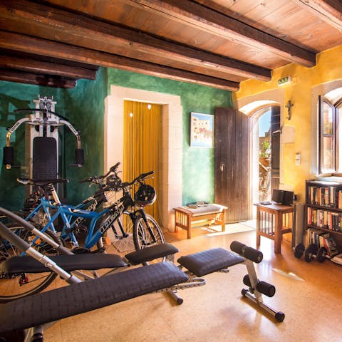 Start the morning with a work out in the shared fitness room or take the mountain bikes for a ride