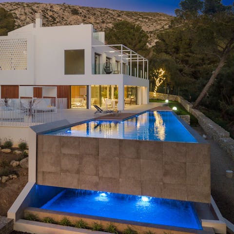 This home's modern design was a hit with guests, who appreciated the stylish furniture and decor.