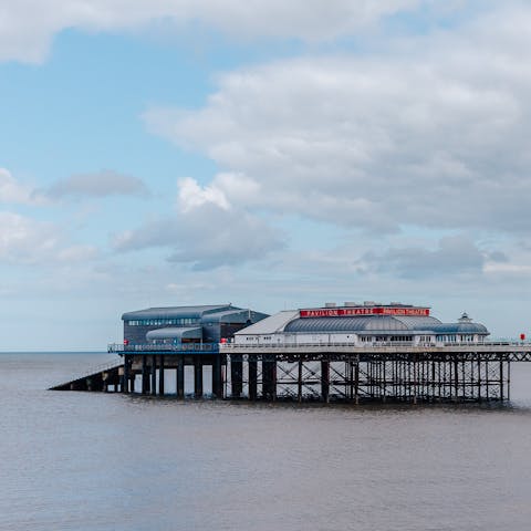 Stroll over to Cromer's Victorian Pier and try your hand at crabbing – it's a ten-minute walk away