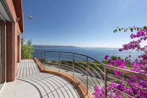 Golden Coast Path image 3
