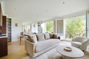 Parisian Terrace View image 4