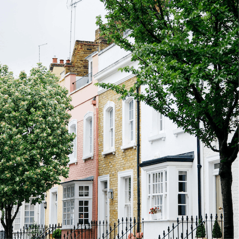 Go hunting for blue plaques in the fahsionable Chelsea neighbourhood