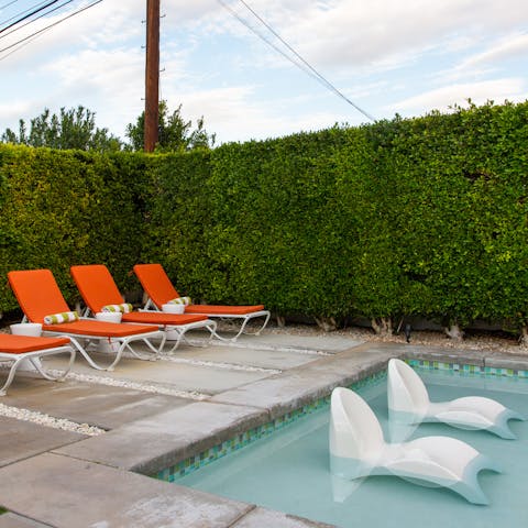 Take in the Californian sun on a lounger or a pool inflatable 