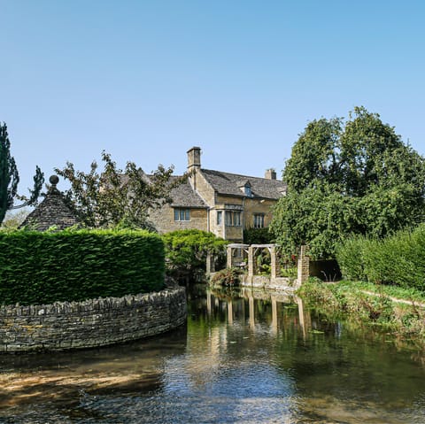 Drive just ten minutes to reach the idyllic Bourton-on-the-Water 