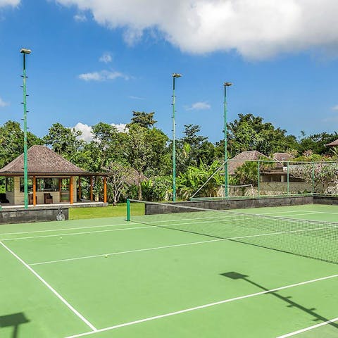 Stay active thanks to a private tennis courts