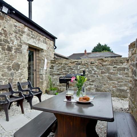 Fire up the barbecue for an alfresco meal in the courtyard