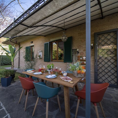 Open the terrace doors and gather around the dining table for beautiful meals