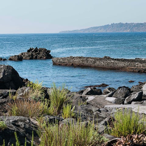 Picnic on the rocks on the Cyclops Riviera, where you can plan a boat trip