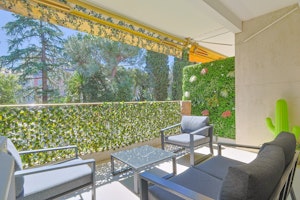 Gold Coast Avenue image 5