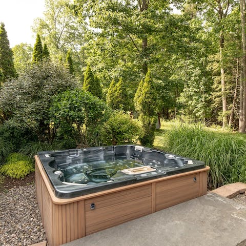 Relax in the Jacuzzi surrounded by greenery
