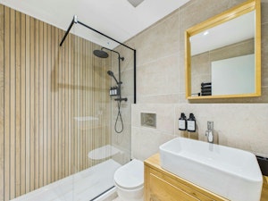 Fitzrovia Perch image 6
