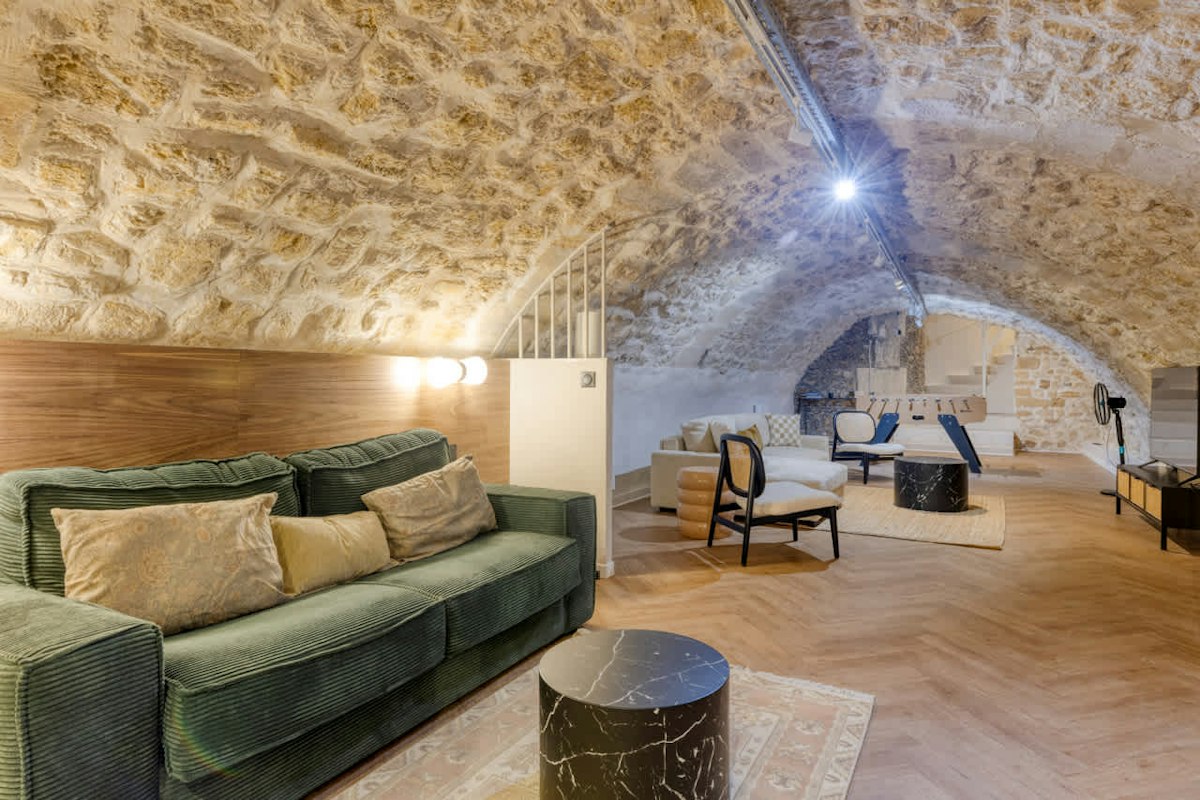 Under Stone Arches, Ile-de-France