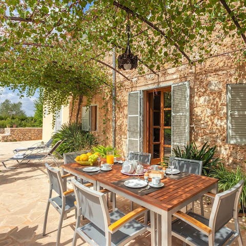 Rustle up an alfresco feast with local produce picked up from Artà’s market