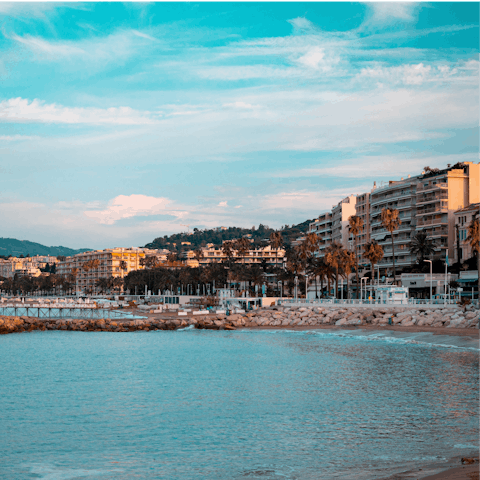 Explore Cannes on foot – the beach is a five-minute walk away