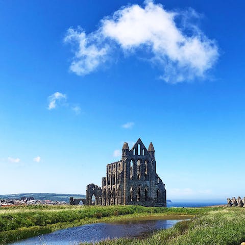 Stay just a ten-minute walk from the Wentre of Whitby, follow the promenade and find yourself at the Blue Flag beach of West Cliff