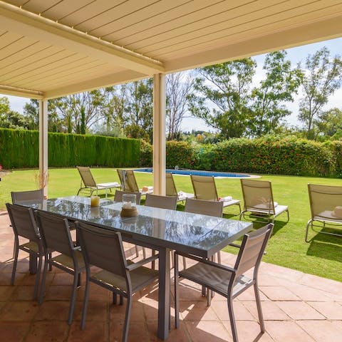 Enjoy alfresco meals in the shade of the pergola
