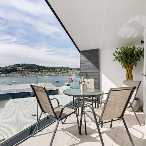 Enjoy your meals alfresco in the sunsoaked balcony, overlooking the calm bay