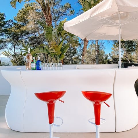 Mix up some cocktails in the poolside bar and enjoy sunset drinks with a view 