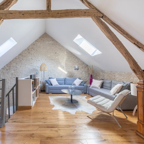 Relax in the light-filled living space after a nice country walk