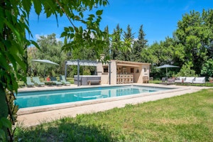 Allure of Arles image 14