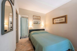 Allure of Arles image 3