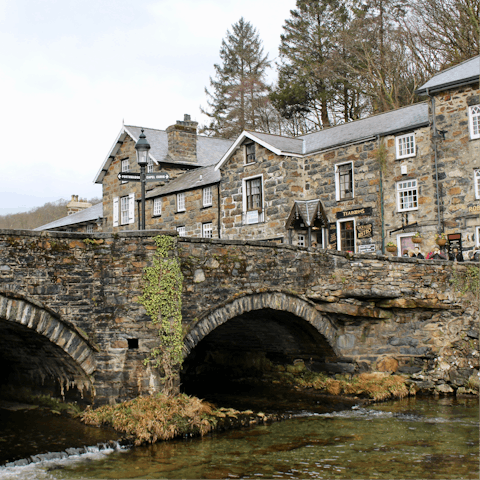 Explore the towns and villages of the Cotswolds