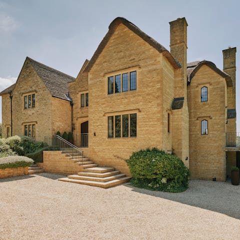 Stay in the luxurious home, a five-minute walk from beautiful Chipping Campden