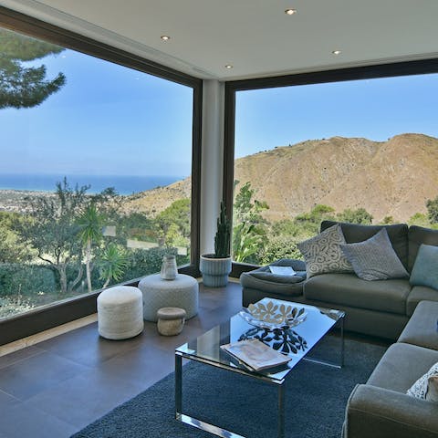 Take in breathtaking panoramic vistas from the comfort of the sofa