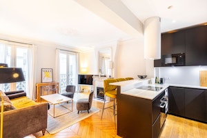 Elegant Paris Abode image 11