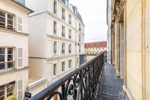 Elegant Paris Abode image 7