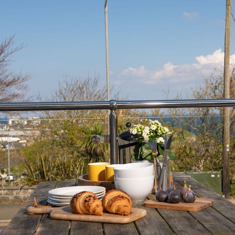 Tuck into a breakfast of champions at the alfresco dining area 