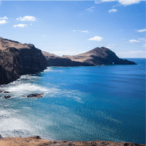 Drive a mere five minutes to Jardim do Mar for a spot of surfing