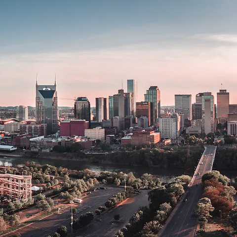 Go out and explore Nashville from your SoBro neighbourhood – the Country Music Hall of Fame and Museum is a fifteen-minute walk 