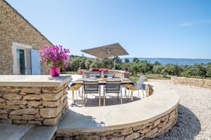 Gordes Gaze image 1