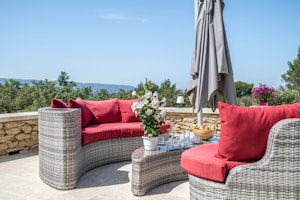 Gordes Gaze image 10
