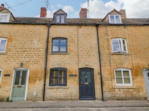 Cotswold Courtyard Garden image 15