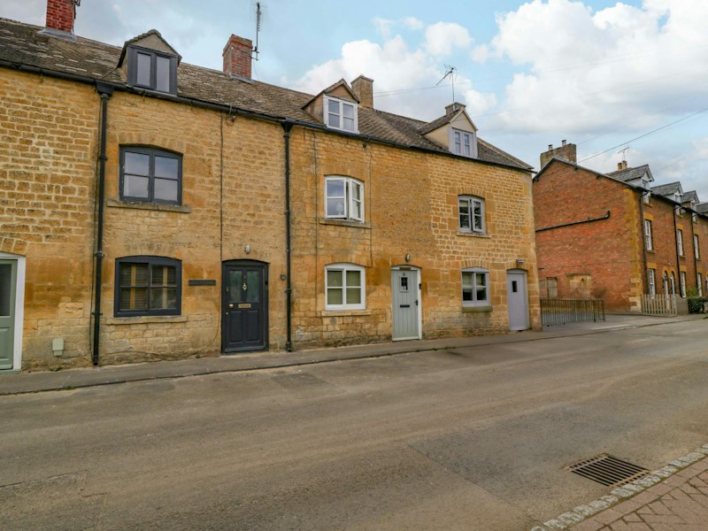 Cotswold Courtyard Garden additional image