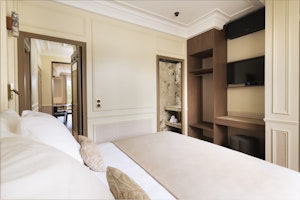 Parisian Wonder image 9