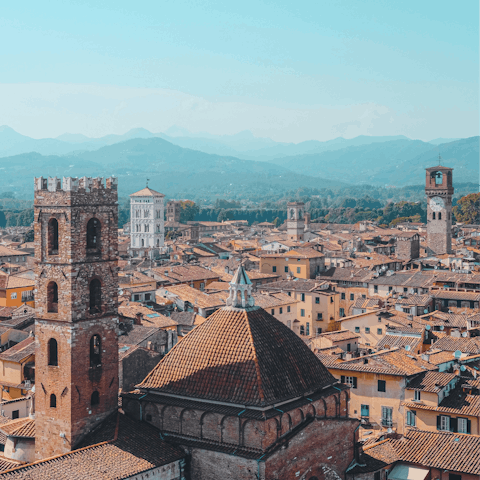 Reach the medieval heart of Lucca in just ten minutes by car (or a half-hour walk)