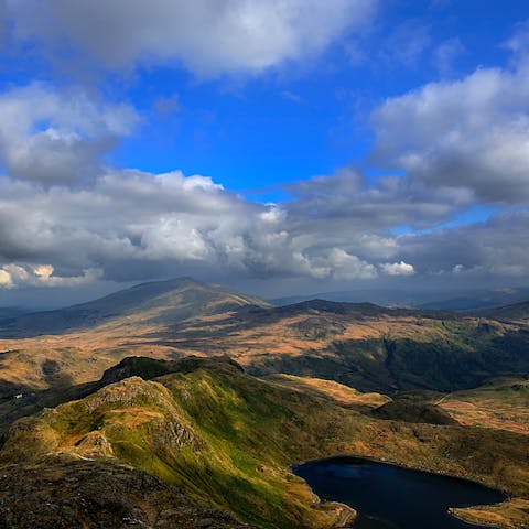 Stay just a ten-minute walk away from Porthmadog, on the cusp of Snowdonia National Park and its hiking trails, beaches, and mountains